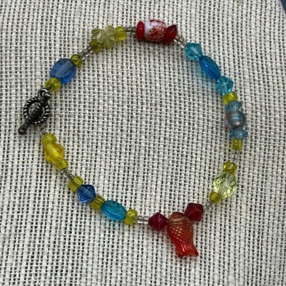 Toggle Bracelet 8 In Fish Silver Red Yellow Blue Beaded Retro Cottage - Picture 1 of 8